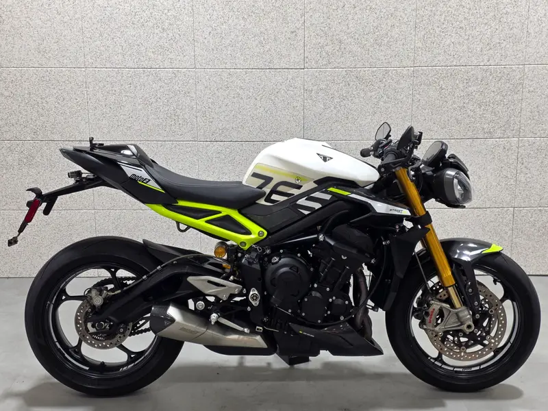 트라이엄프 스트리트 트리플765RS Moto2 에디션