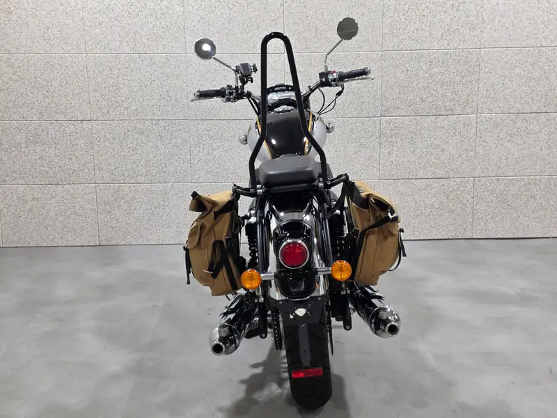 로얄엔필드 클래식650 블랙크롬 썸네일 4