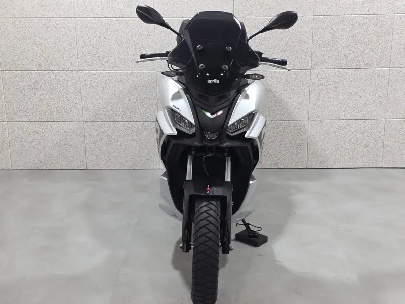아프릴리아 SR GT125 썸네일 3