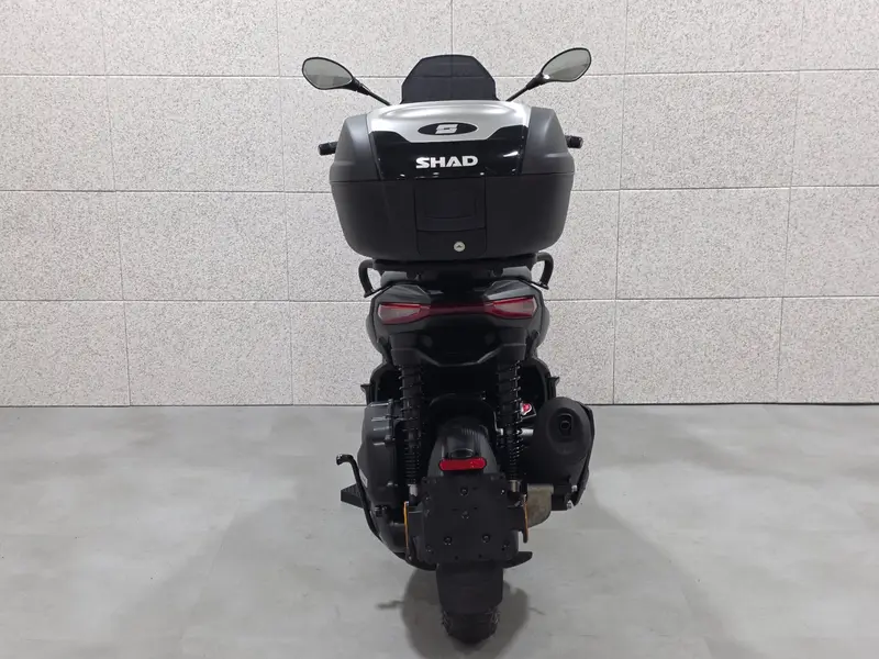 아프릴리아 SR GT125 썸네일 4
