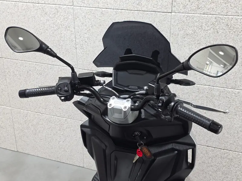 아프릴리아 SR GT125 썸네일 5
