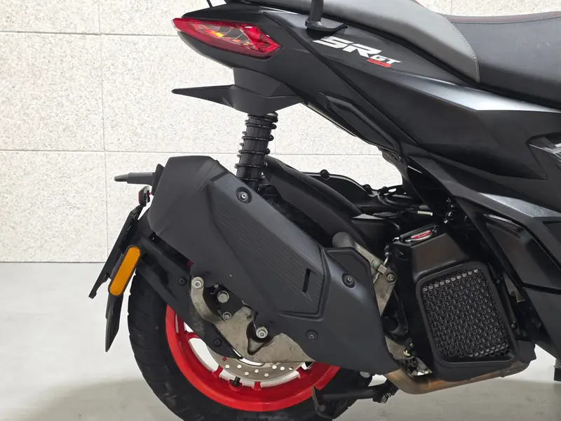 아프릴리아 SR GT125 썸네일 10