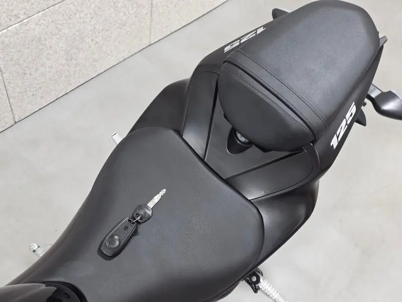 스즈끼 GSX-R125 썸네일 7